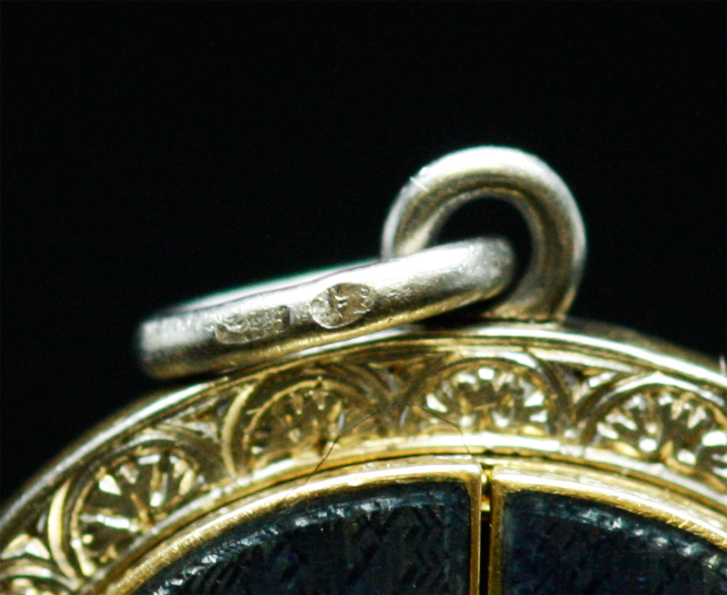 JB104ロケット 【ギロッシュエナメル】 on SILVER 【アンティーク】 シルバー ギロッシュエナメル ローズ ロケットペンダント